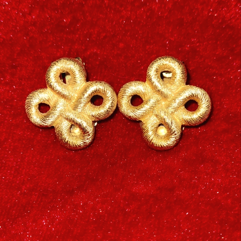 Vinage Gold Plated Burberry Elegant Gold Knot Earrings Signed